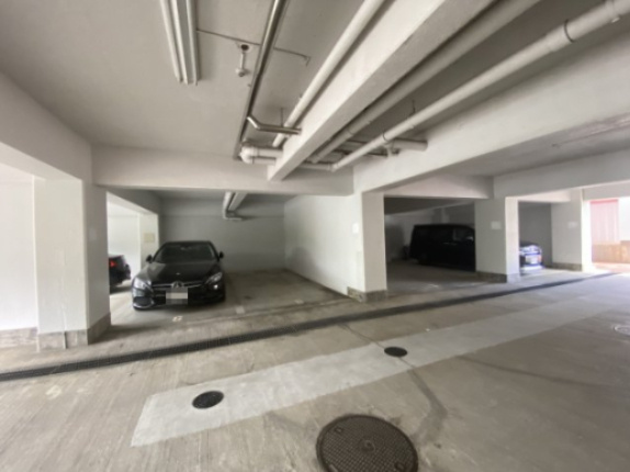 熱海スカイハイツの駐車場|屋内駐車場
