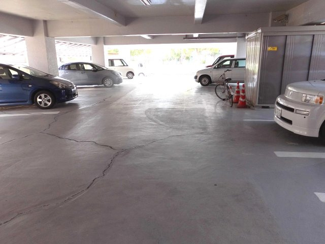 サンルミナスの駐車場