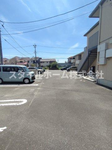 グラビュールKの駐車場