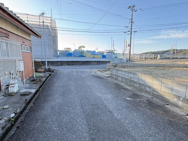 花ヶ島町観音免の前面道路含む現地写真