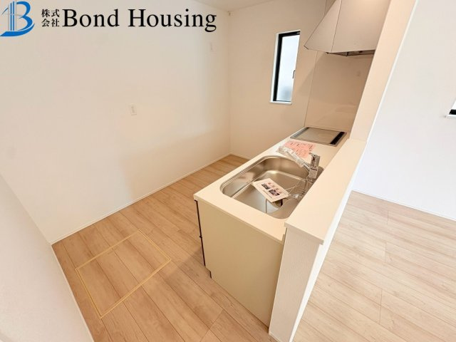 南間口で日当たり良好　玉津町今津379番9　新築戸建の洋室