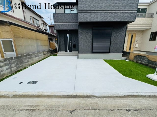 南間口で日当たり良好　玉津町今津379番9　新築戸建の前面道路含む現地写真