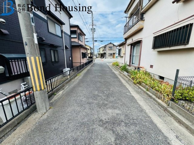 南間口で日当たり良好　玉津町今津379番9　新築戸建の駐車場