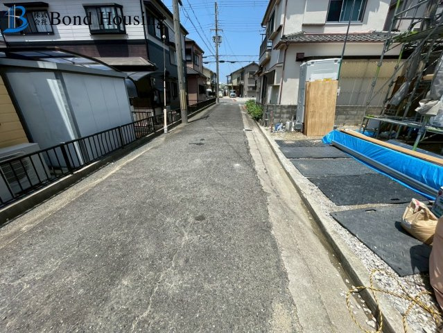 南間口で日当たり良好　玉津町今津379番9　新築戸建の前面道路含む現地写真