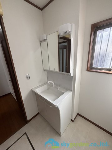 伊勢原市高森台1丁目　中古戸建の独立洗面台