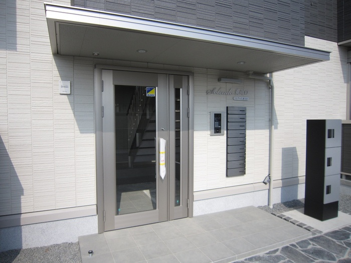 ソレアード東川口のエントランス