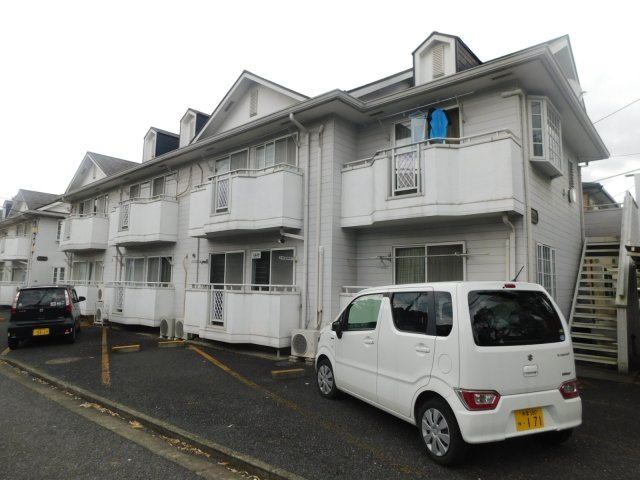 エランドールBの駐車場