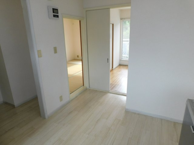エランドールBの居間・リビング|同タイプ別のお部屋の写真。