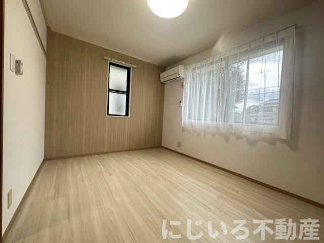 セジュール吉岡Cの居間・リビング