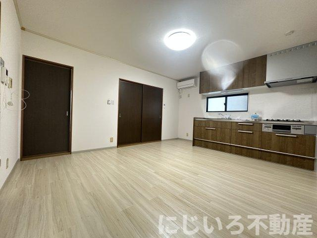 セジュール吉岡Cの居間・リビング