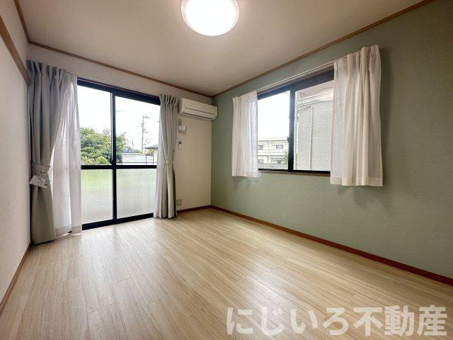 セジュール吉岡Cの居間・リビング
