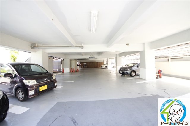 サンルミナスの駐車場