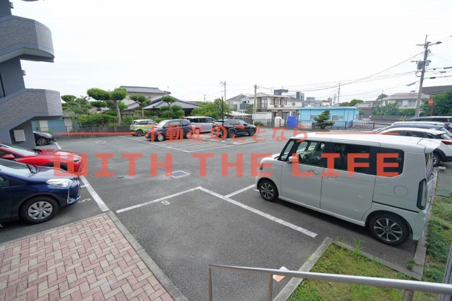 ルネスTANAKA【キャンペーン対象物件】の駐車場|カースペースがあります