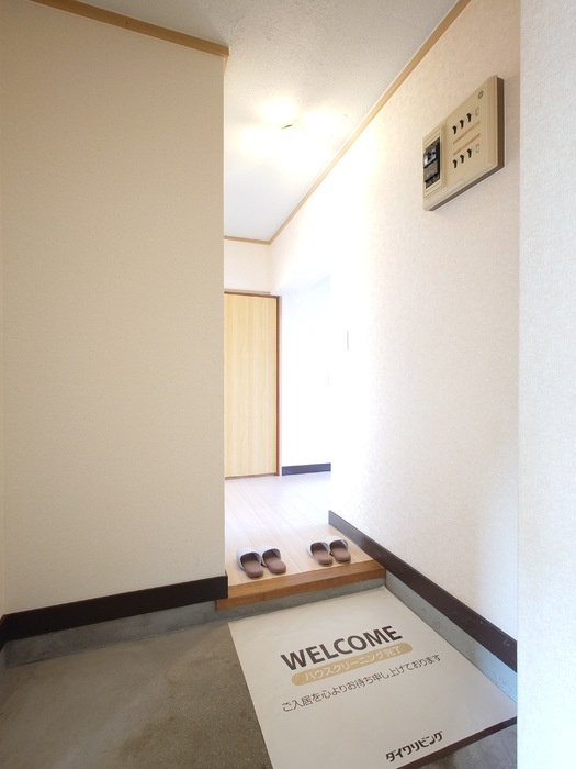 川口東マンションの玄関