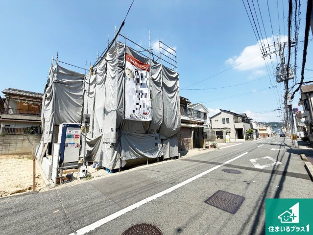 藤井寺市惣社　新築一戸建ての前面道路含む現地写真|周辺は落ち着いた街並みの住宅地！子育てがしやすい住環境です！まだ未完成ですが、現地でしかわからない事もございます。是非一度ご覧ください。