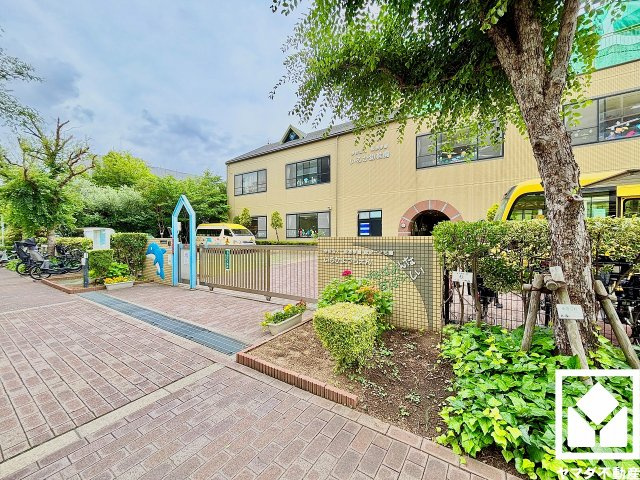 西宮マリナパークシティ海のまち四番館のその他|「認定こども園いるか幼稚園」まで徒歩3分。毎日の送迎の負担を軽減し、お子様の急な発熱などの緊急時や、忘れ物を届けたいときもすぐに駆け付けられる、子育て世帯にたいへん心強い距離感です。