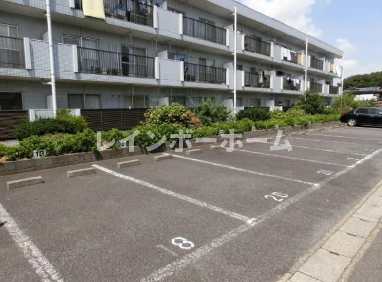 特典：仲介手数料が無料です!!フリーレントあり♪の駐車場
