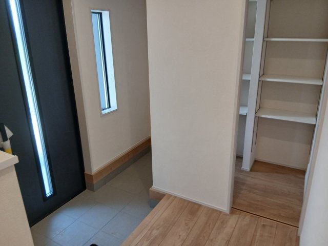リーブルガーデン．S　深谷稲荷町北第３　の玄関|３号棟現地玄関・ＳＩＣ（2026年07月31日）撮影