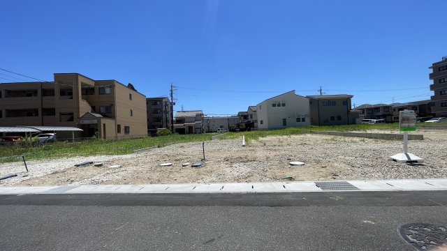 ＼建築条件なし／  完成宅地分譲の前面道路含む現地写真