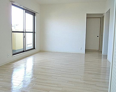 【居間・リビング】 | クレール豊中曽根 | ※同タイプの写真となり、実際のお部屋とは異なる場合があります