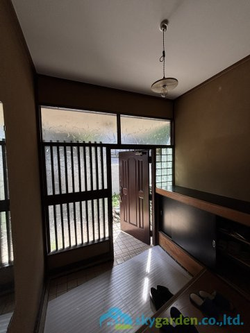 秦野市北矢名　中古戸建の玄関
