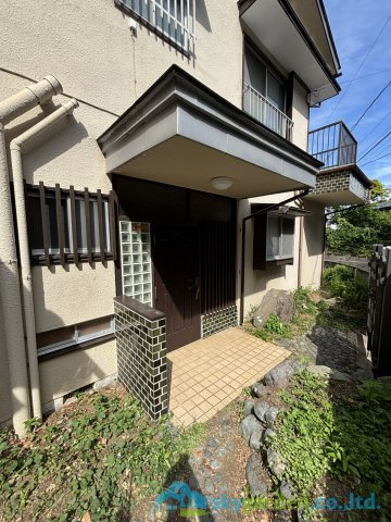 秦野市北矢名　中古戸建の玄関