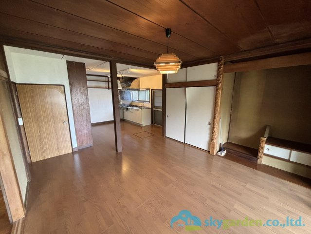 秦野市北矢名　中古戸建の居間・リビング