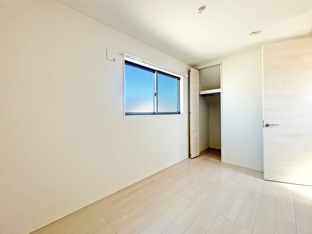 尼崎市大庄北3丁目中古戸建│3LDK+駐車駐輪の子供部屋|-洋室5帖(3F)-