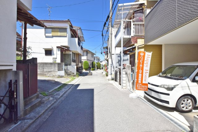 尼崎市大庄北3丁目中古戸建│3LDK+駐車駐輪の前面道路含む現地写真|前面道路は南側に約4.3ｍ幅です。