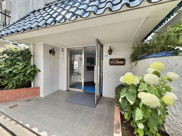 テラスハウスヴィップ東長崎のエントランス|現地ご見学希望・資料請求などお気軽にお問い合わせ下さい！
03-5990-5201