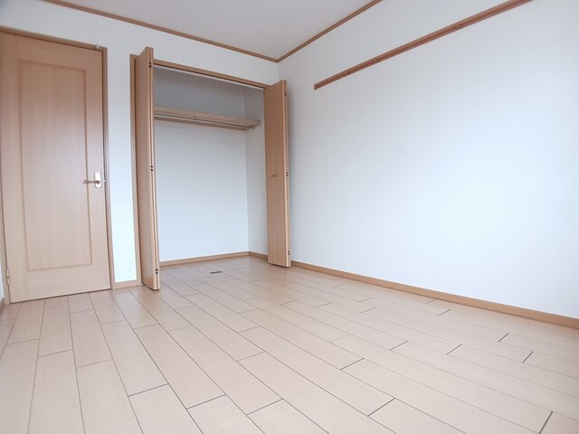 ブルーメ野里Bの洋室