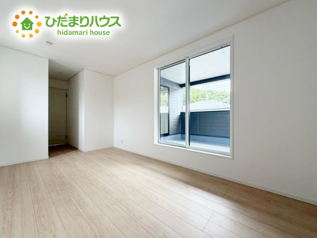 いわき市平谷川瀬第2　新築戸建　1号棟の洋室|バルコニーに面していて、たっぷり光りの入る明るい主寝室です！