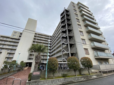 【外観】 | ファミール堺パートⅡ | 南海本線「湊」駅まで徒歩７分！阪堺電気軌道阪堺線「寺地町」駅まで徒歩１０分！２沿線利用可能！毎日の通勤や通学に便利ですね！