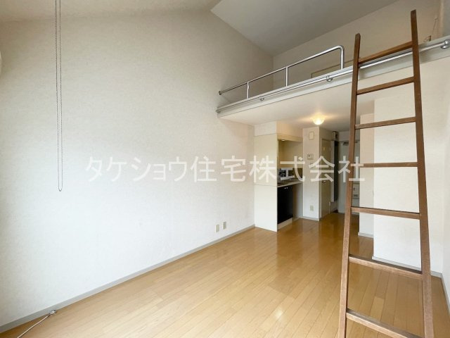 クィーンコート井尻の洋室|※203です。