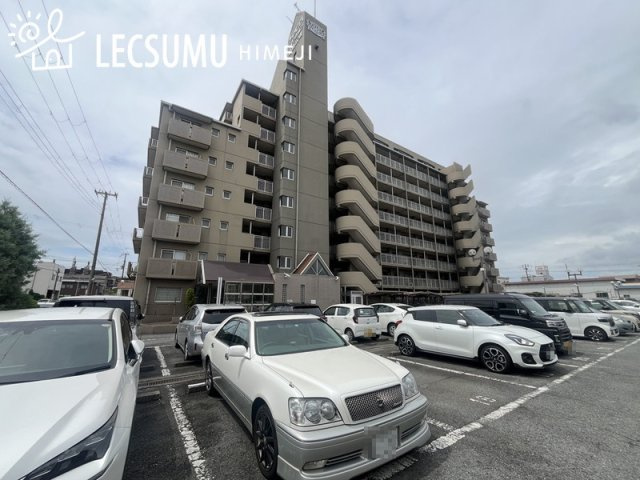 ライオンズマンション姫路広畑の駐車場