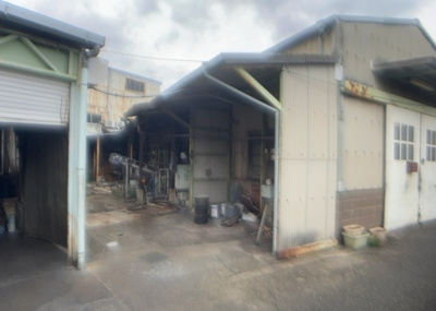 【外観】 | 工場 | 物件の詳細については、現地を見てわかること以外に、役所や法務局などで調べないとわからないことがあります。そのため、現地に行く場合は、もしこの物件を買ったらどのような生活ができるかをイメージしましょう。
