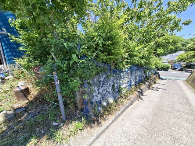 売土地　静岡市葵区富厚里の外観|未舗装路にありがちな雨の日の水たまりやぬかるみがなく、車や靴が汚れません。また、乾燥時の砂埃の舞い上がりも防げます。