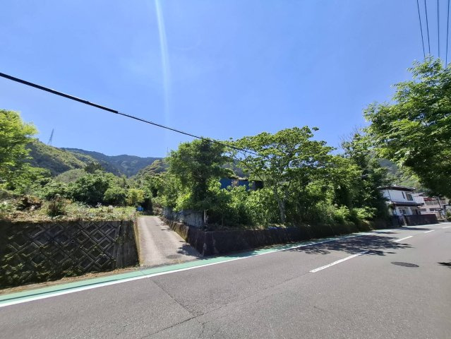 売土地　静岡市葵区富厚里の前面道路含む現地写真|山々を望む開放感ある立地。静かな環境をお求めの方へ。