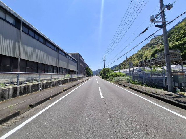 売土地　静岡市葵区富厚里の前面道路含む現地写真|車通りの少ない穏やかな環境。