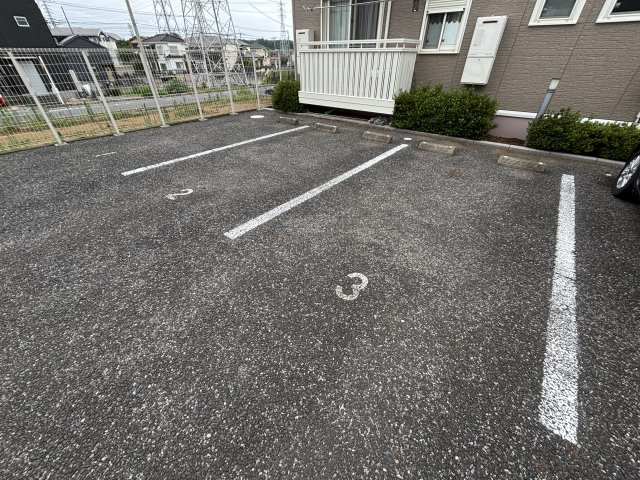 リヴェール　Aの駐車場
