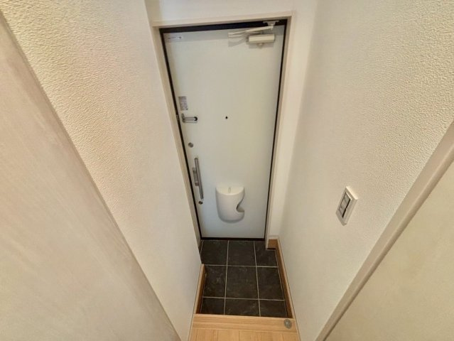 ピース北河原町A棟の玄関