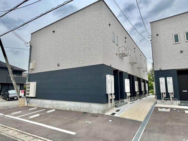 ピース北河原町A棟の外観