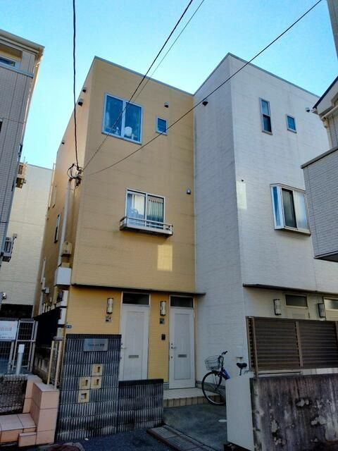 テラス　渋谷区本町の外観