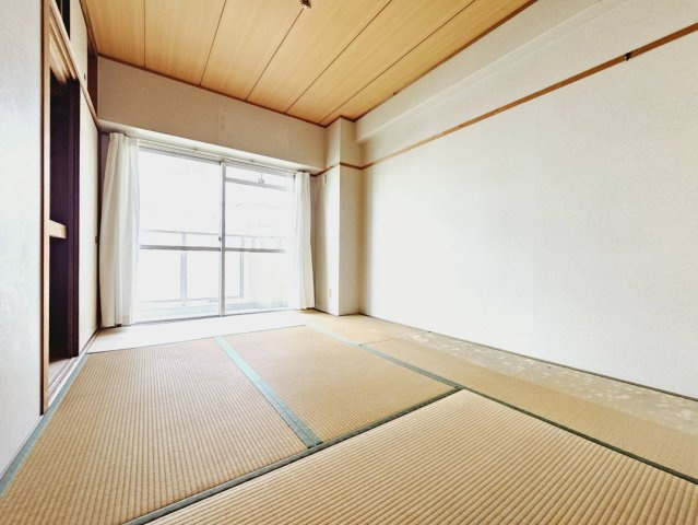 ロイヤルハイツ白川台B棟の和室