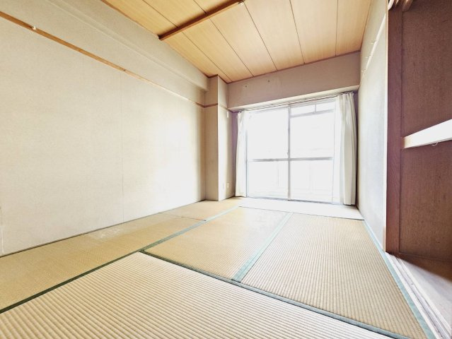 ロイヤルハイツ白川台B棟の和室