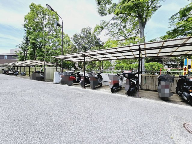 ロイヤルハイツ白川台B棟の駐輪場