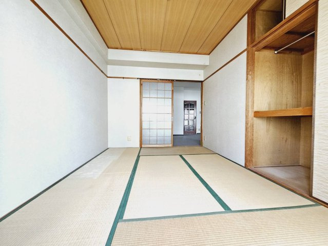 ロイヤルハイツ白川台B棟の和室