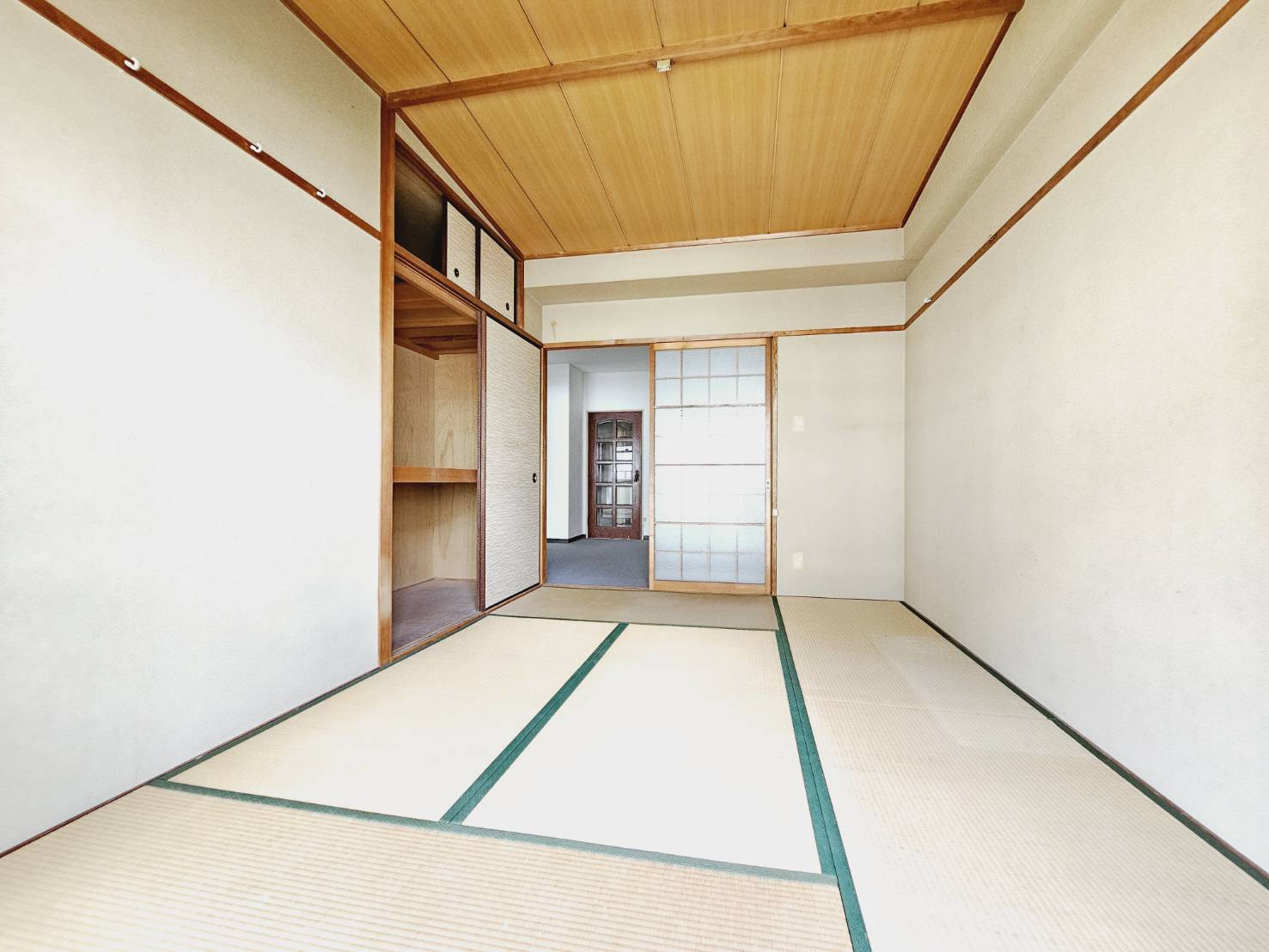 ロイヤルハイツ白川台B棟の和室