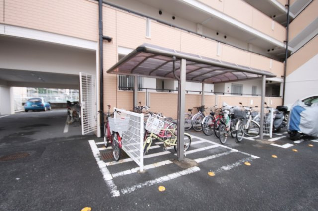 アウフヘーベン東宝塚の駐車場
