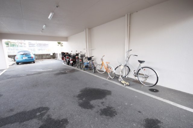 アウフヘーベン東宝塚の駐車場